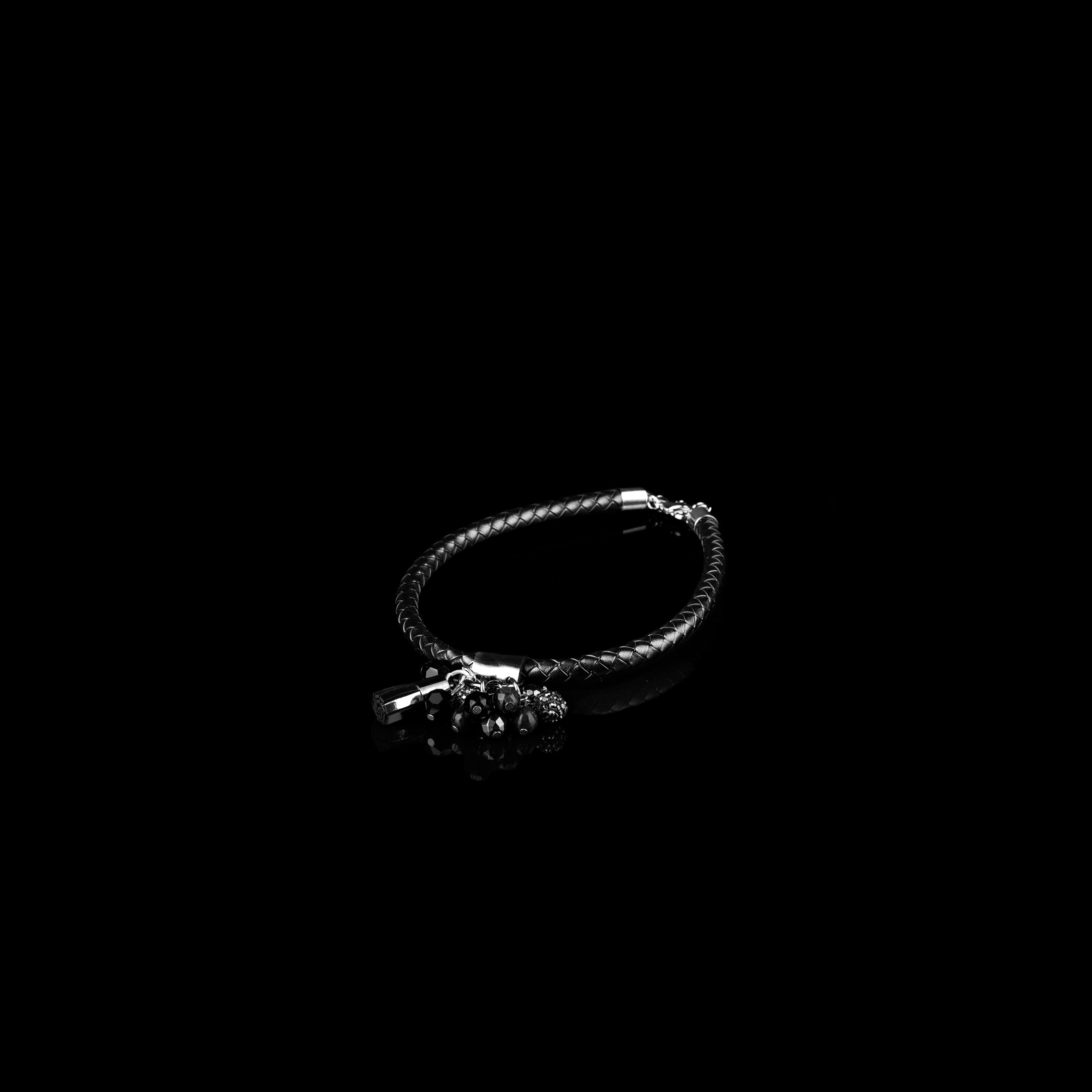 Choker The mysterious crescent