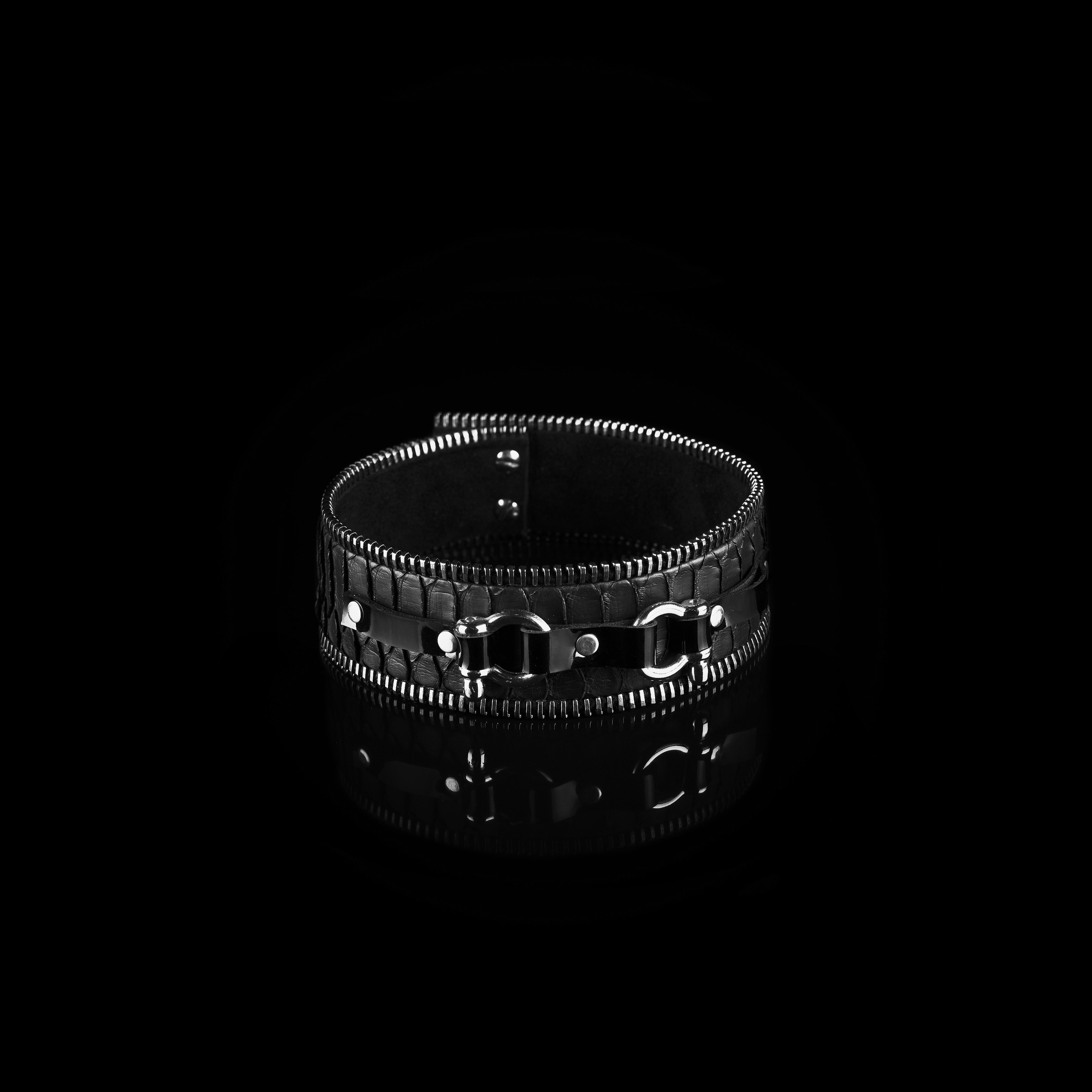 Choker The lustrous tribute