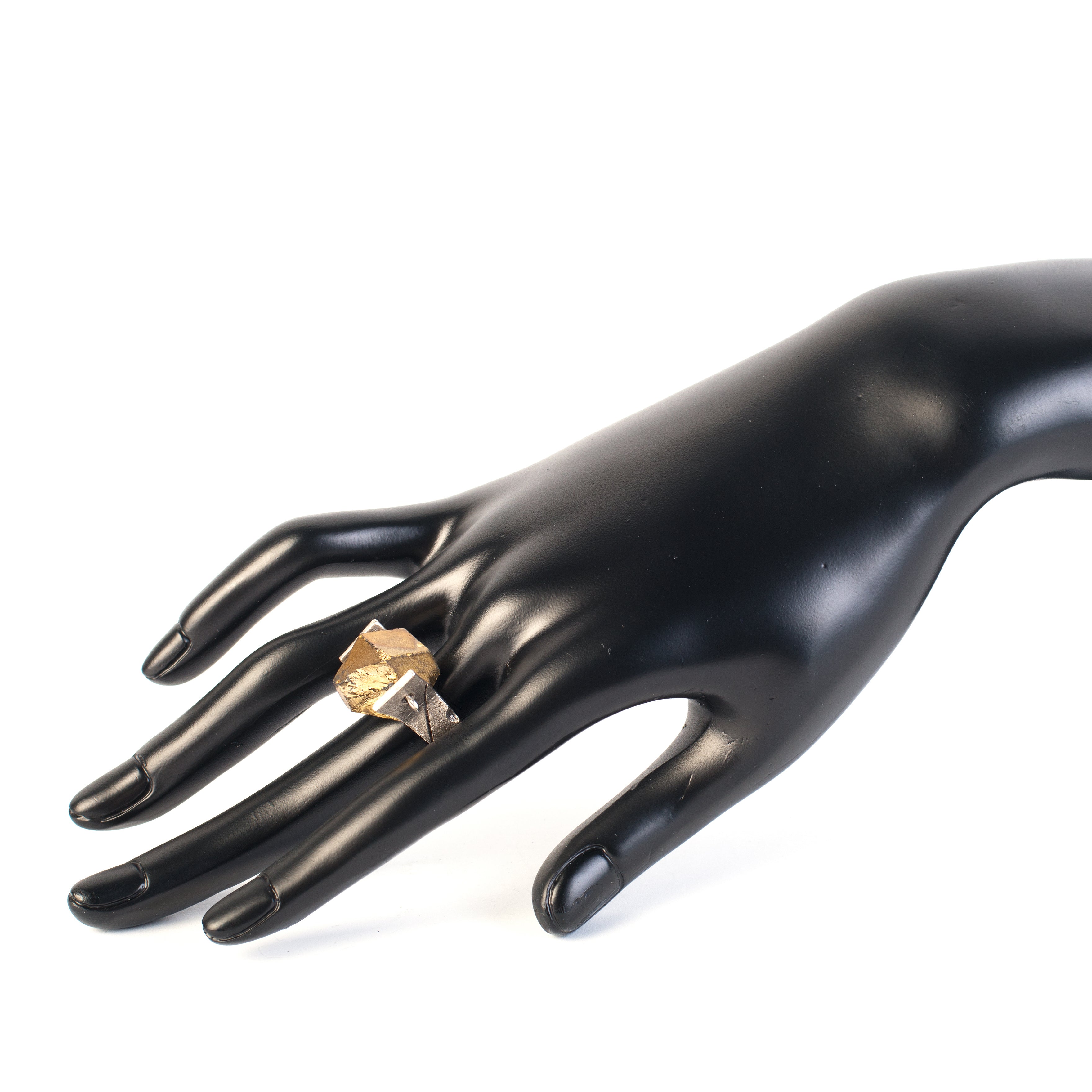 Rings The worthy moon