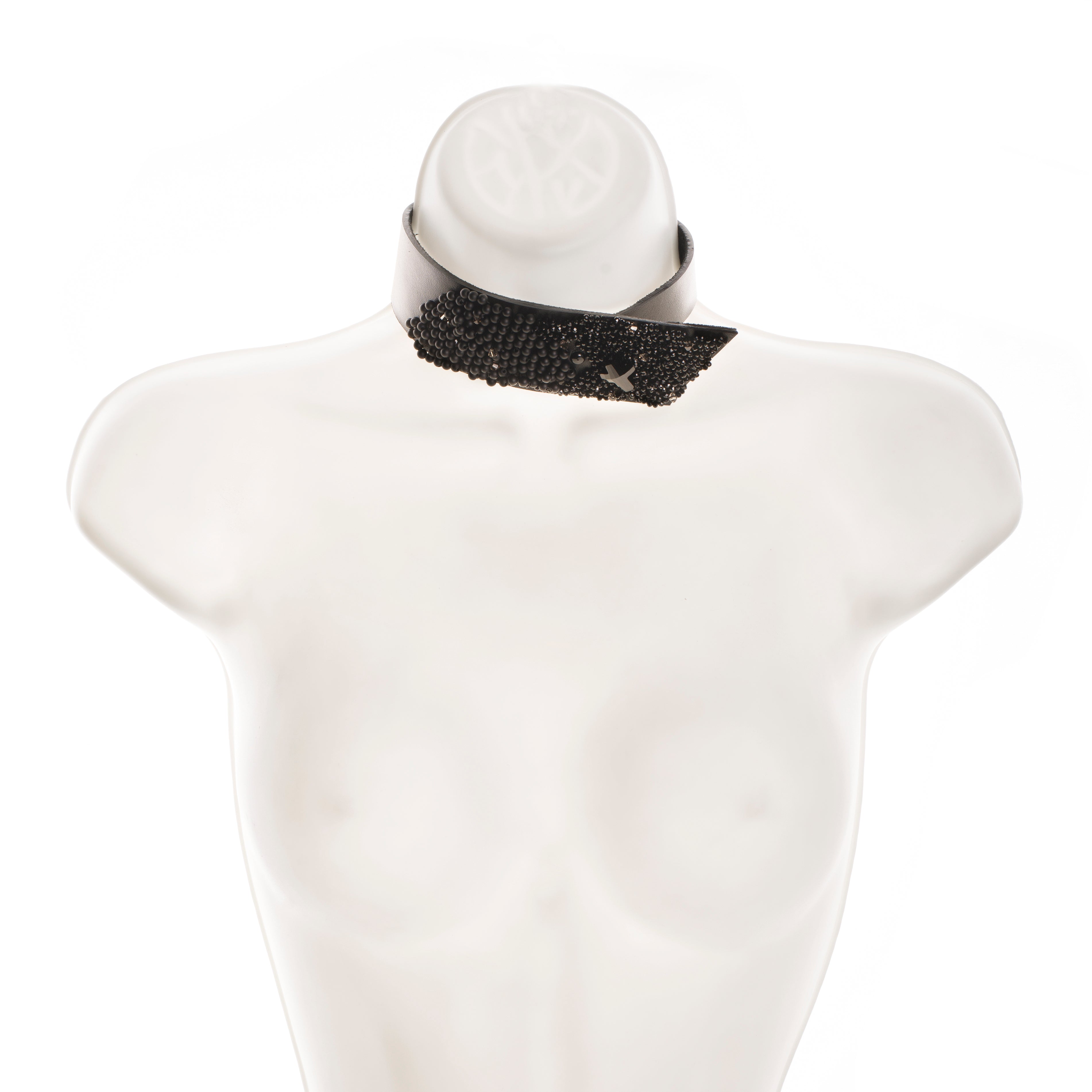 Choker The tempting twin