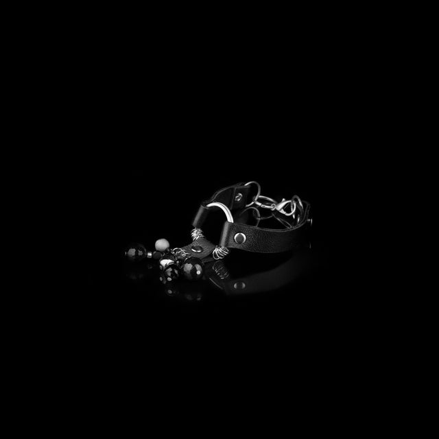 leather bracelet The emerald focus