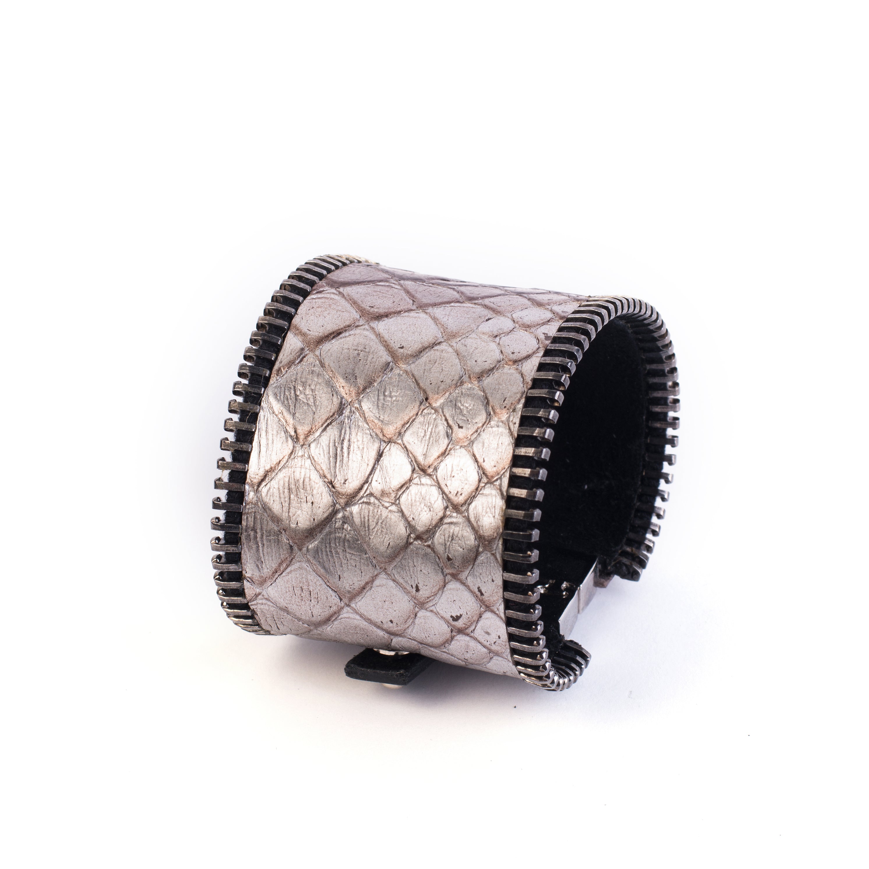 leather bracelet The lavish lure