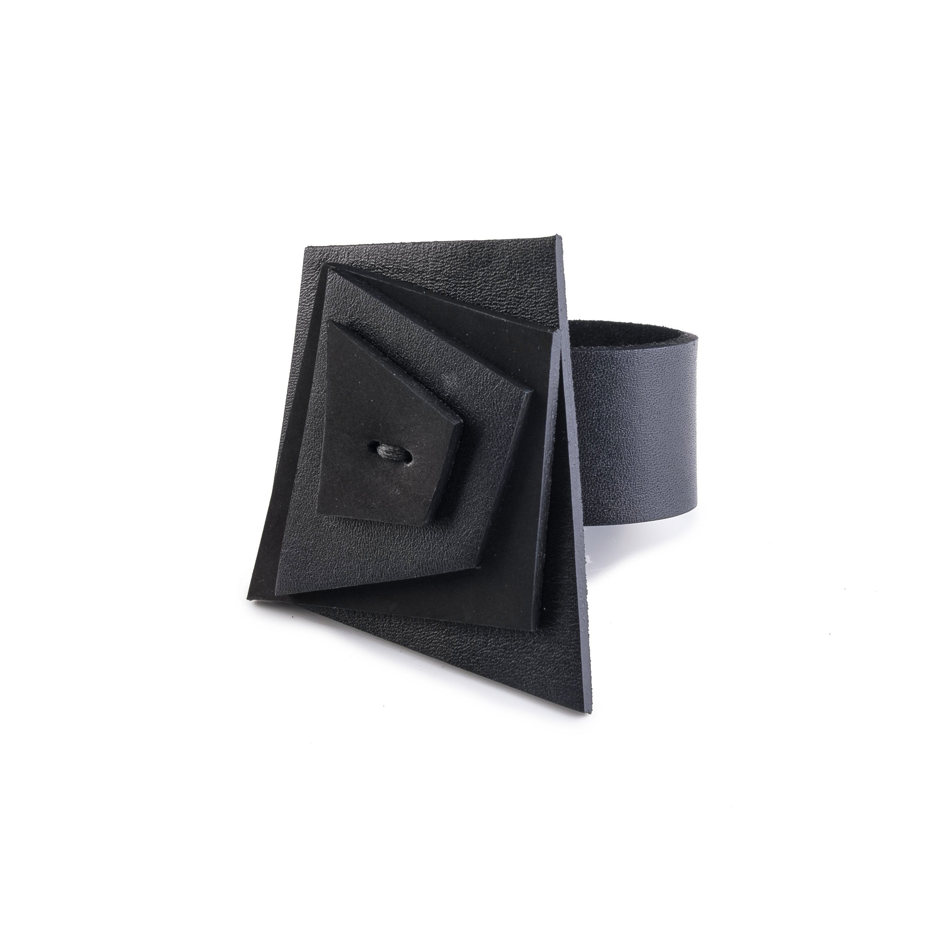 Leather bracelet The Enchanting Leaf