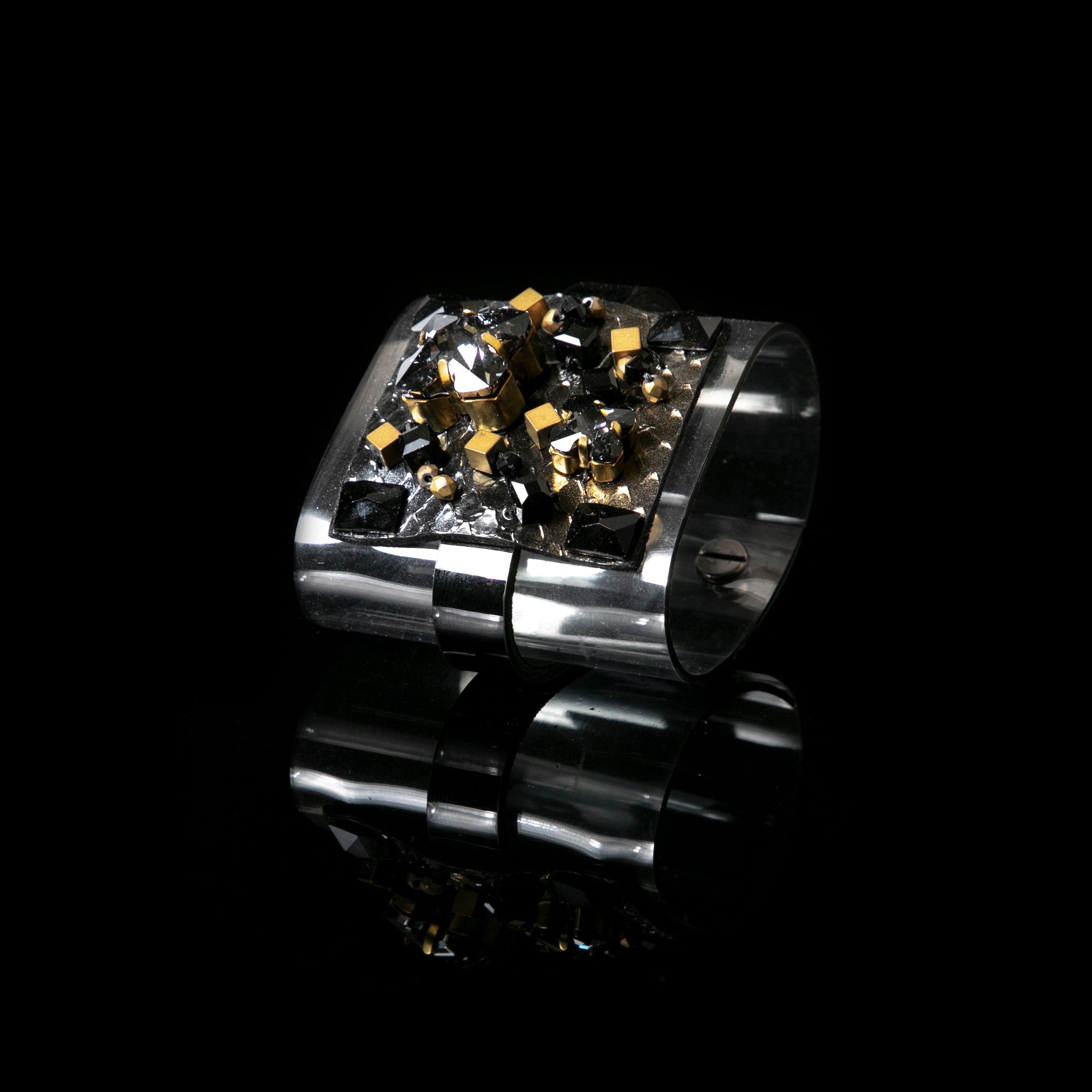 Leather bracelet new The Gracious Flower