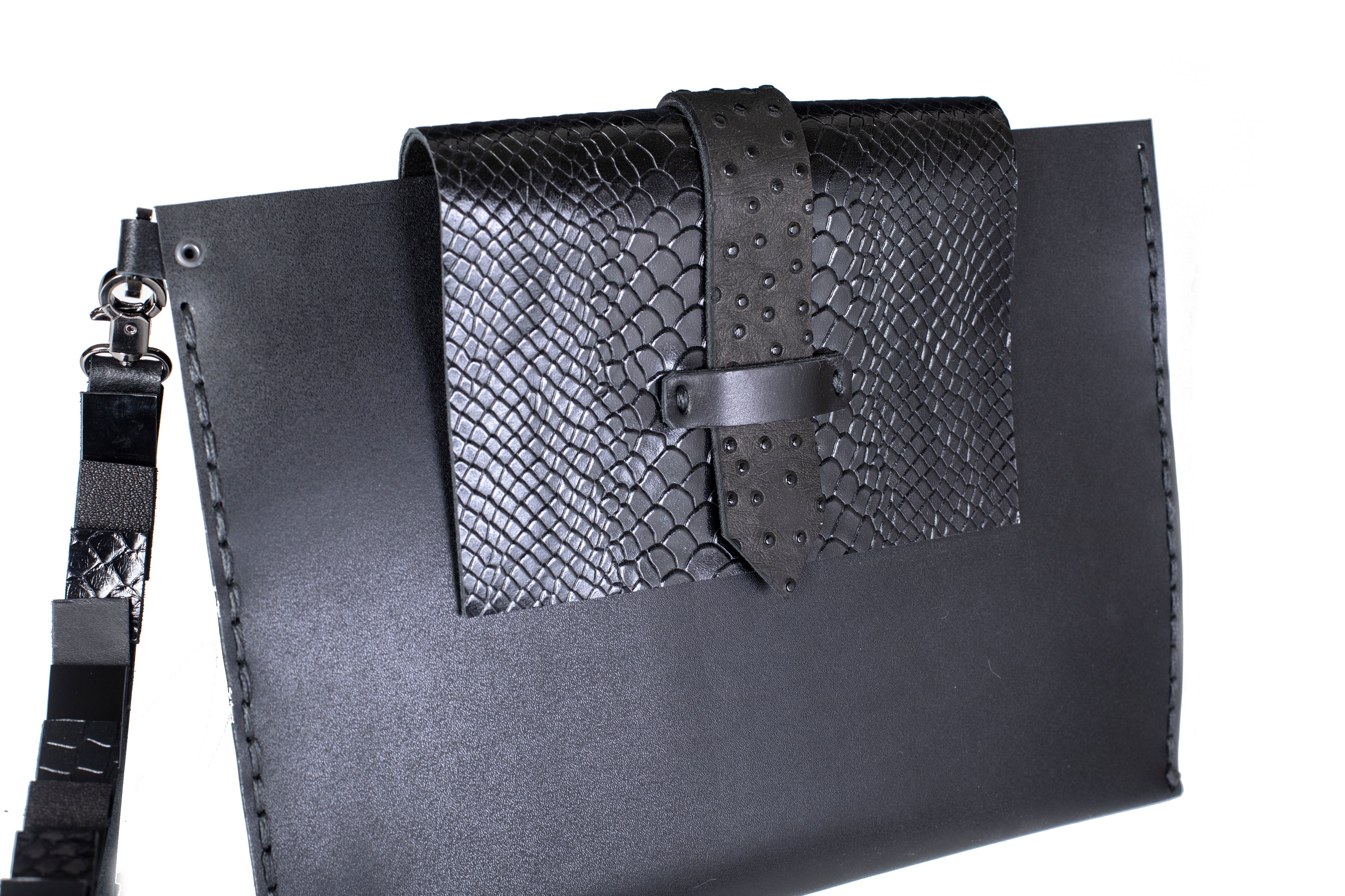 Bags The Peaceful Clutch