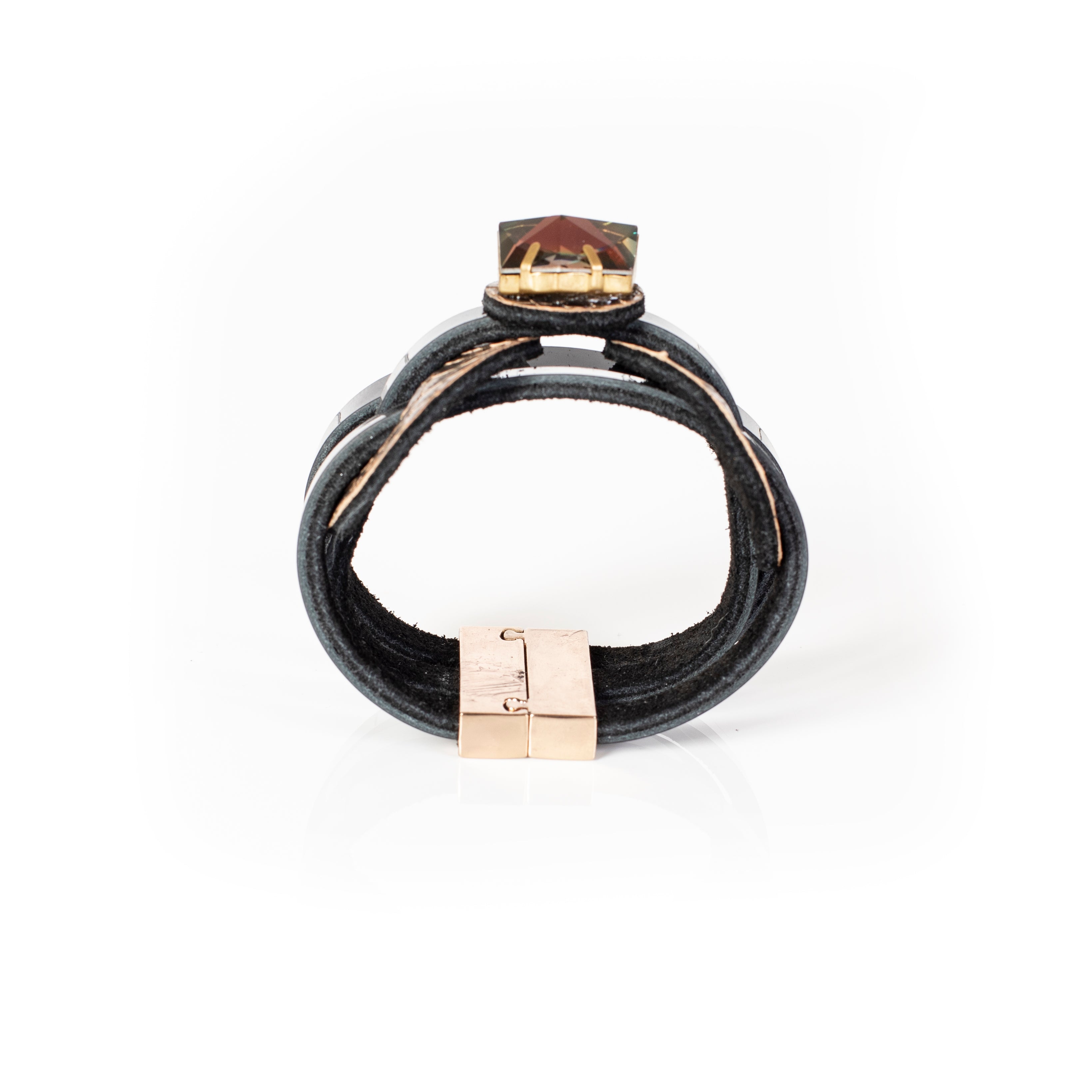 The Lustrous Oculus - THE DARK