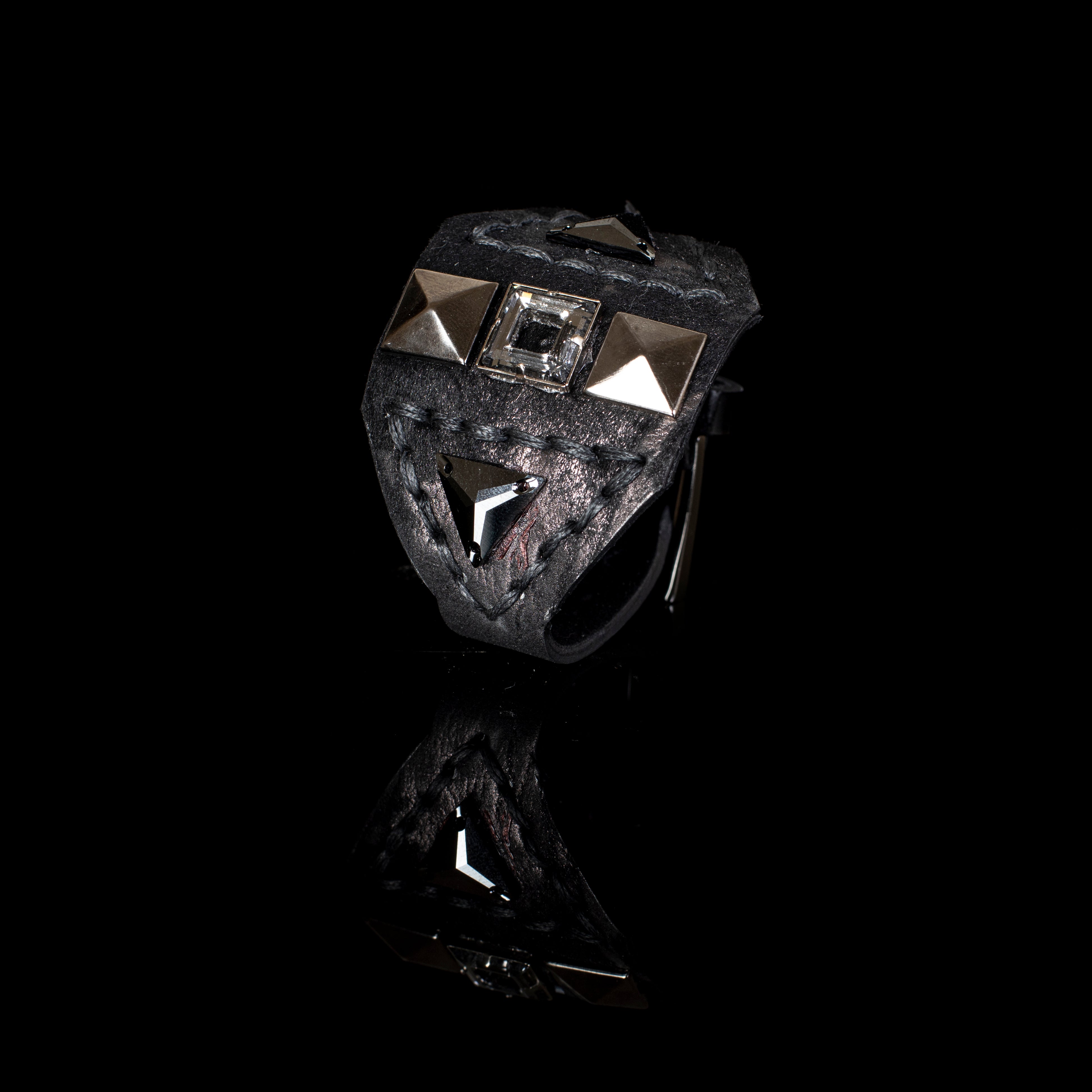 The Brilliant Heart - THE DARK