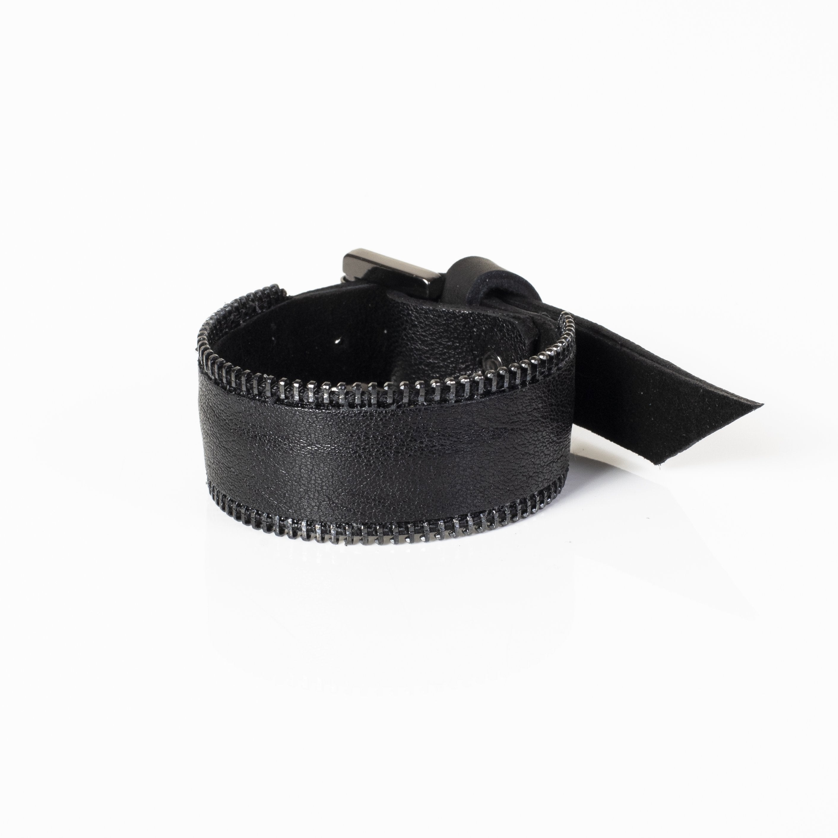 The Sapphire Focus - THE DARK