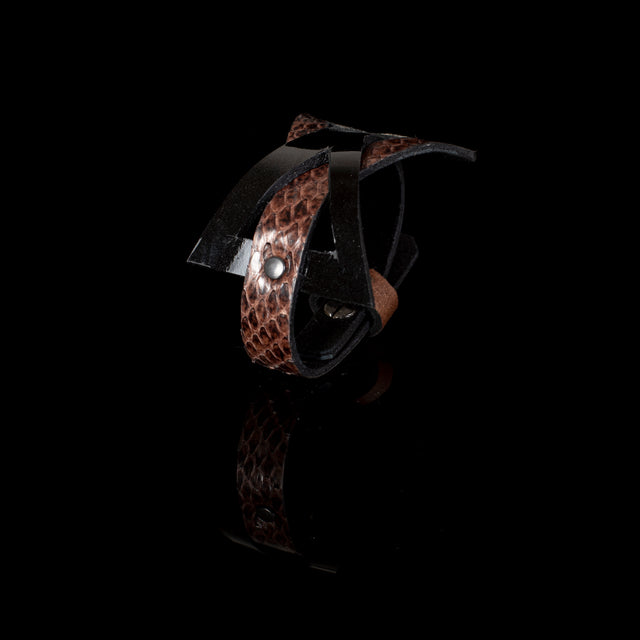 The Amber Glamour - THE DARK