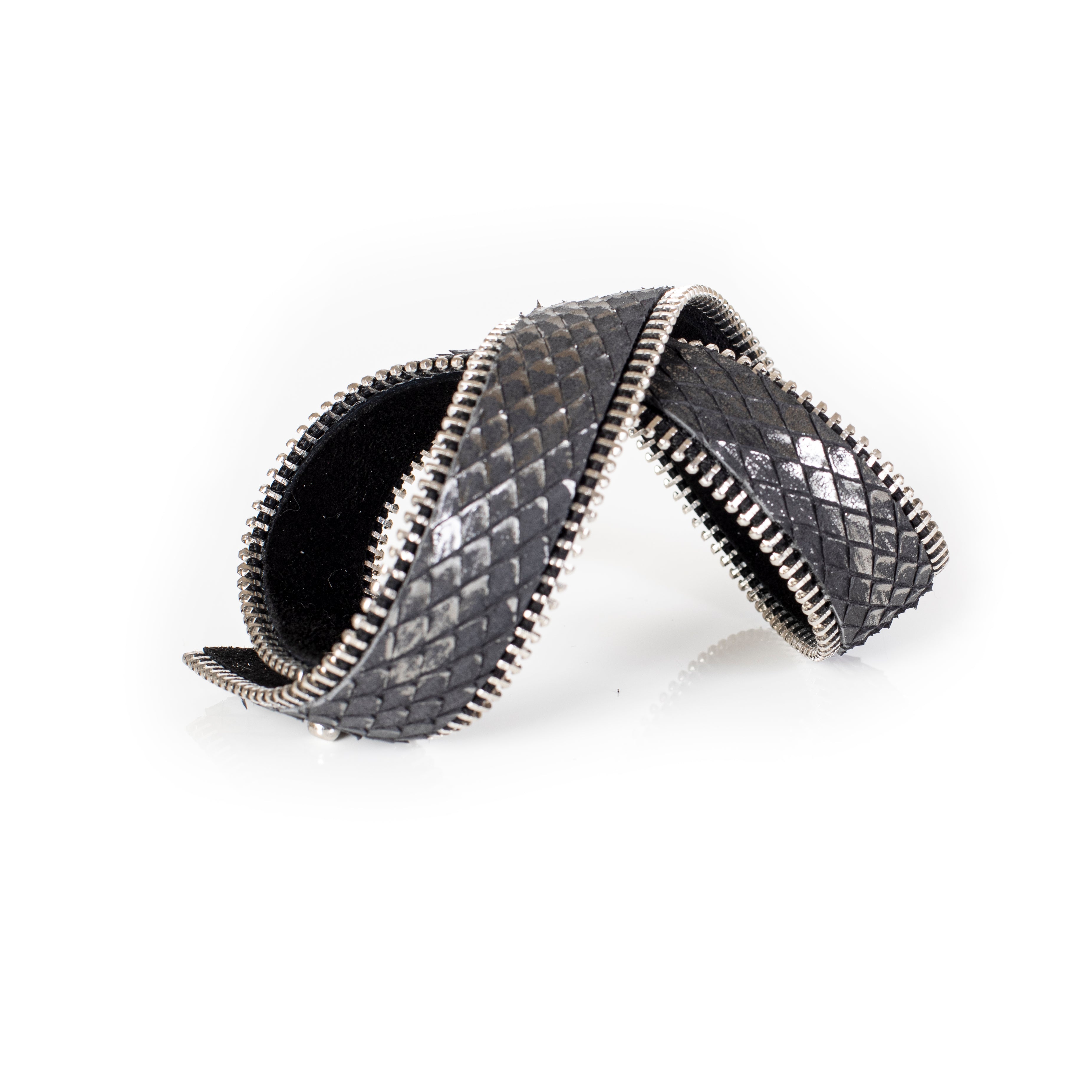 The Antique Promise - THE DARK