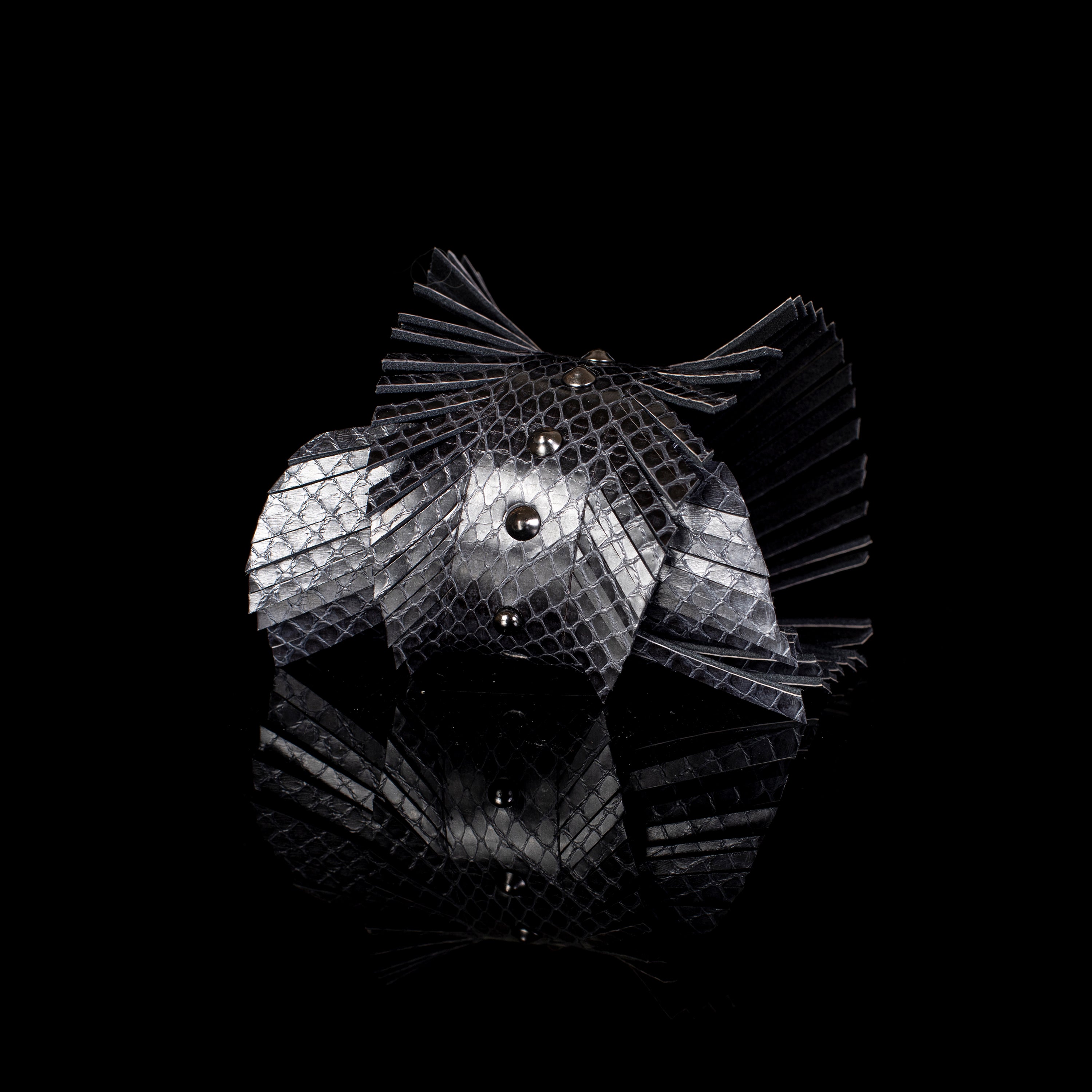 The Serpent Fan - THE DARK