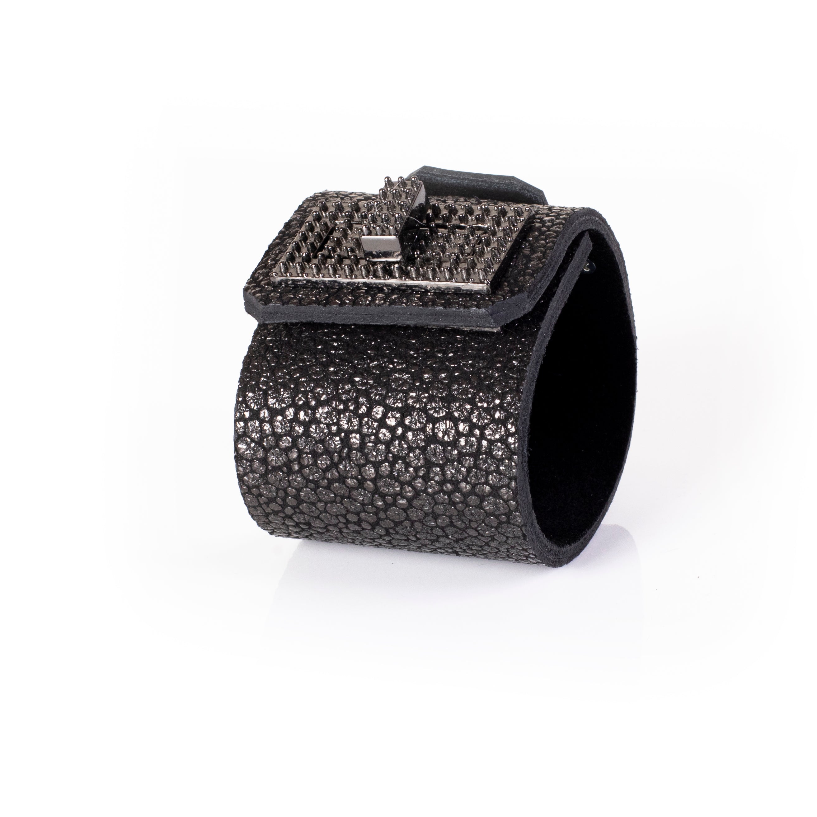 The Brilliant Clover - THE DARK