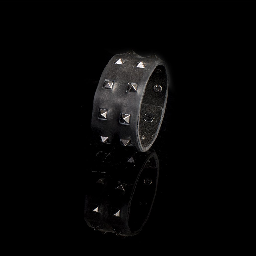 The Crisp Belle - THE DARK