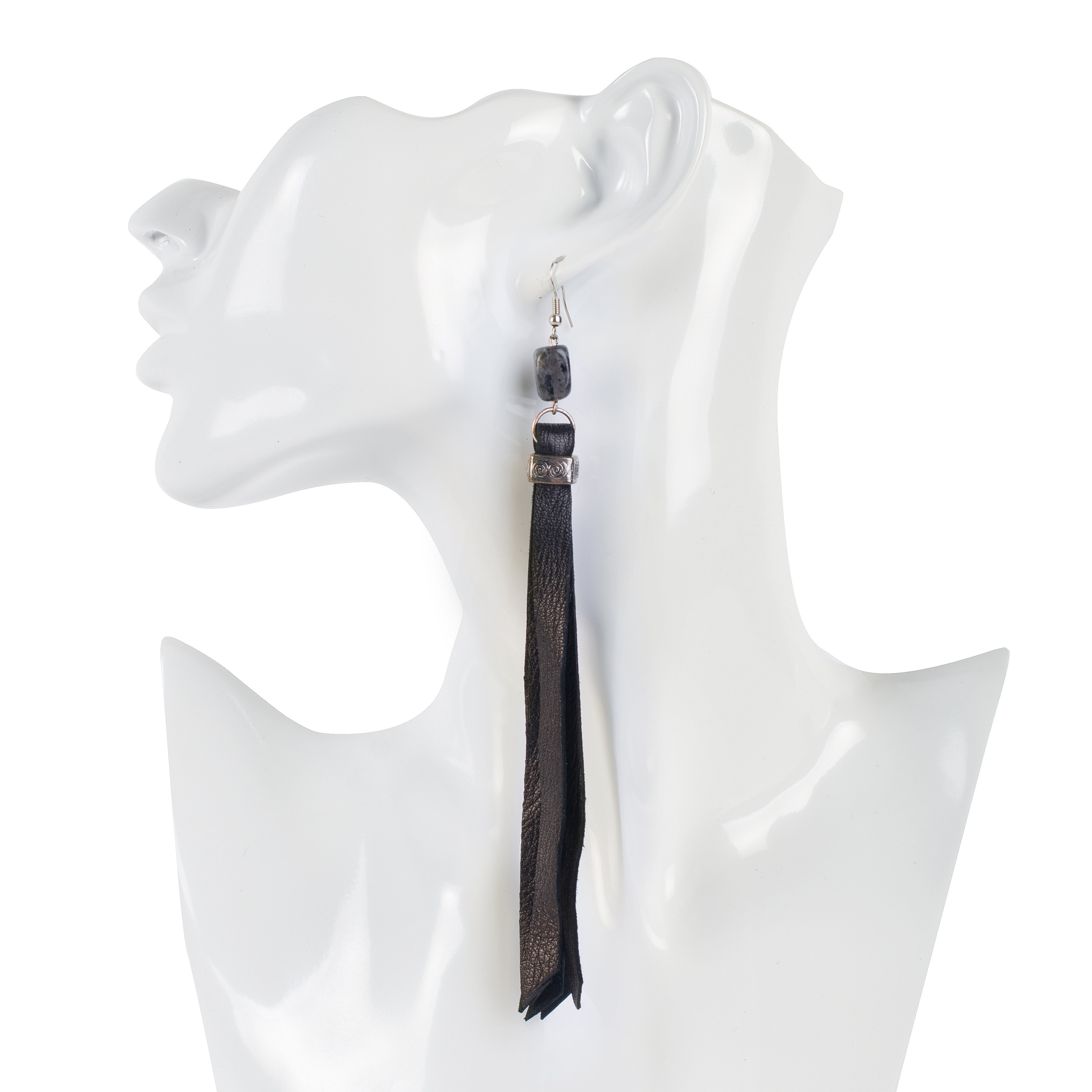 Earrings The handsome tear