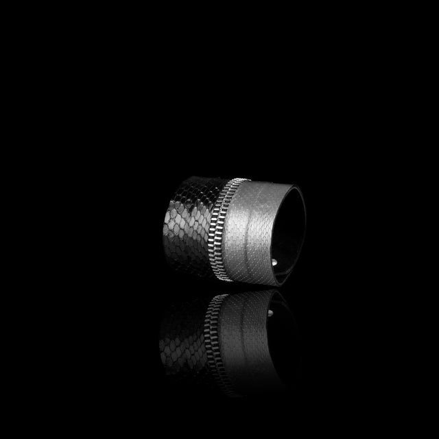 leather bracelet The stunning favore