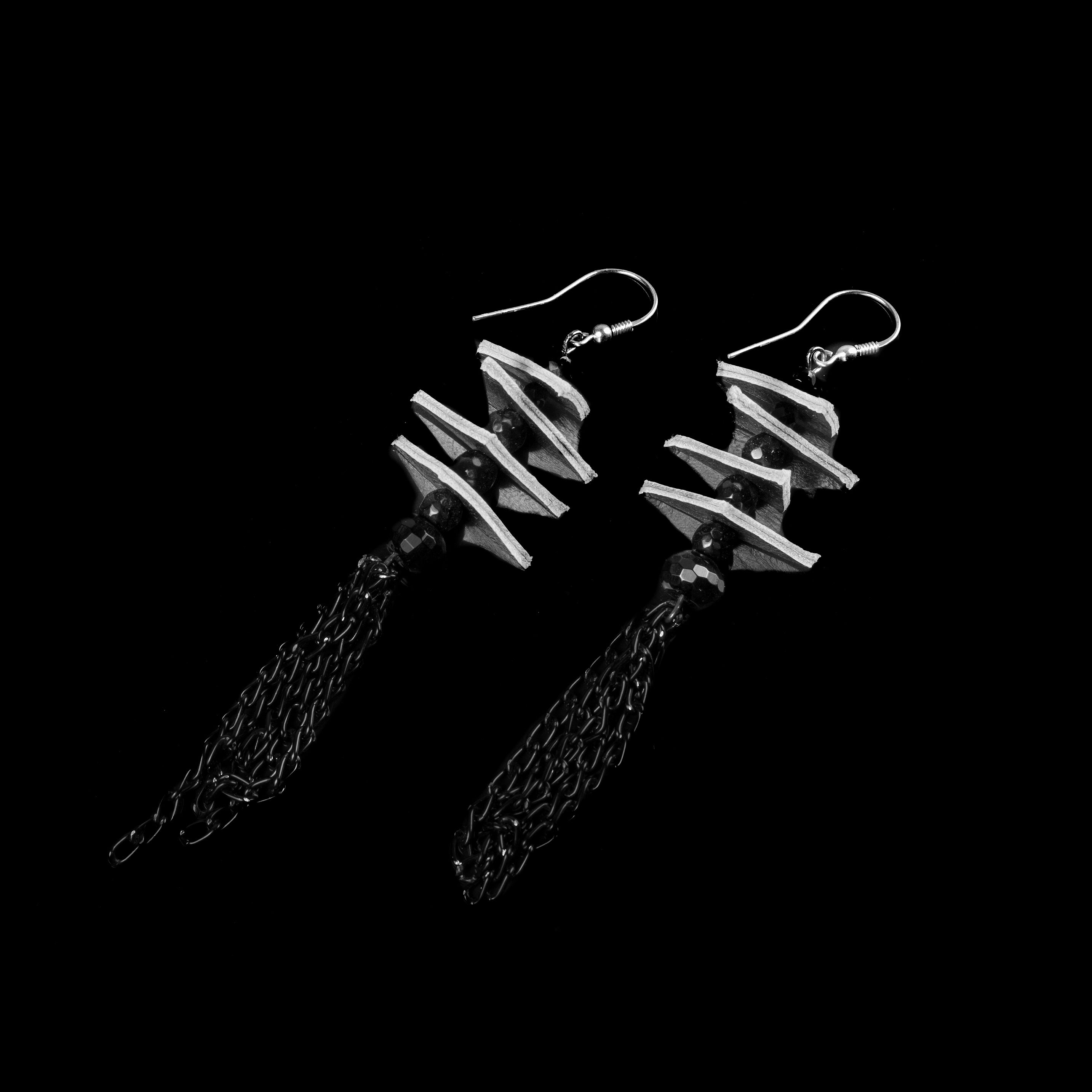 Earrings The serpentine lure